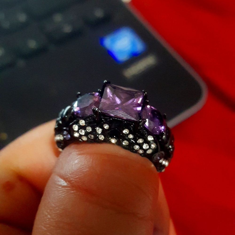 Brand New Women's sz 9 ring